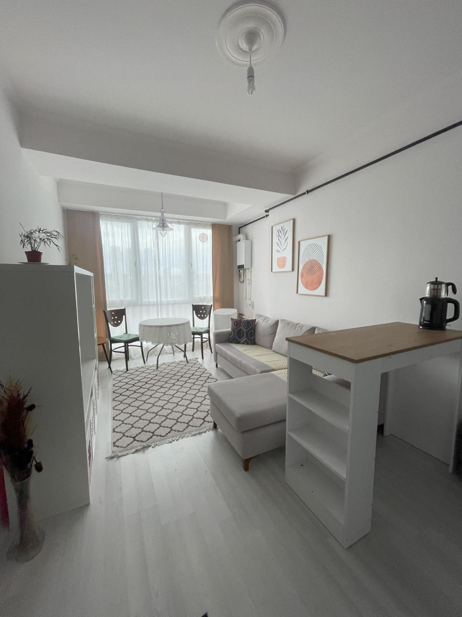Metro & Shopping Malls Appartement *