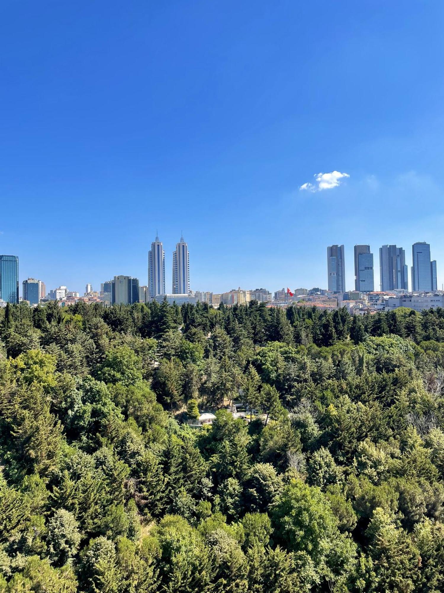 Apartment Metro & Shopping Malls *
